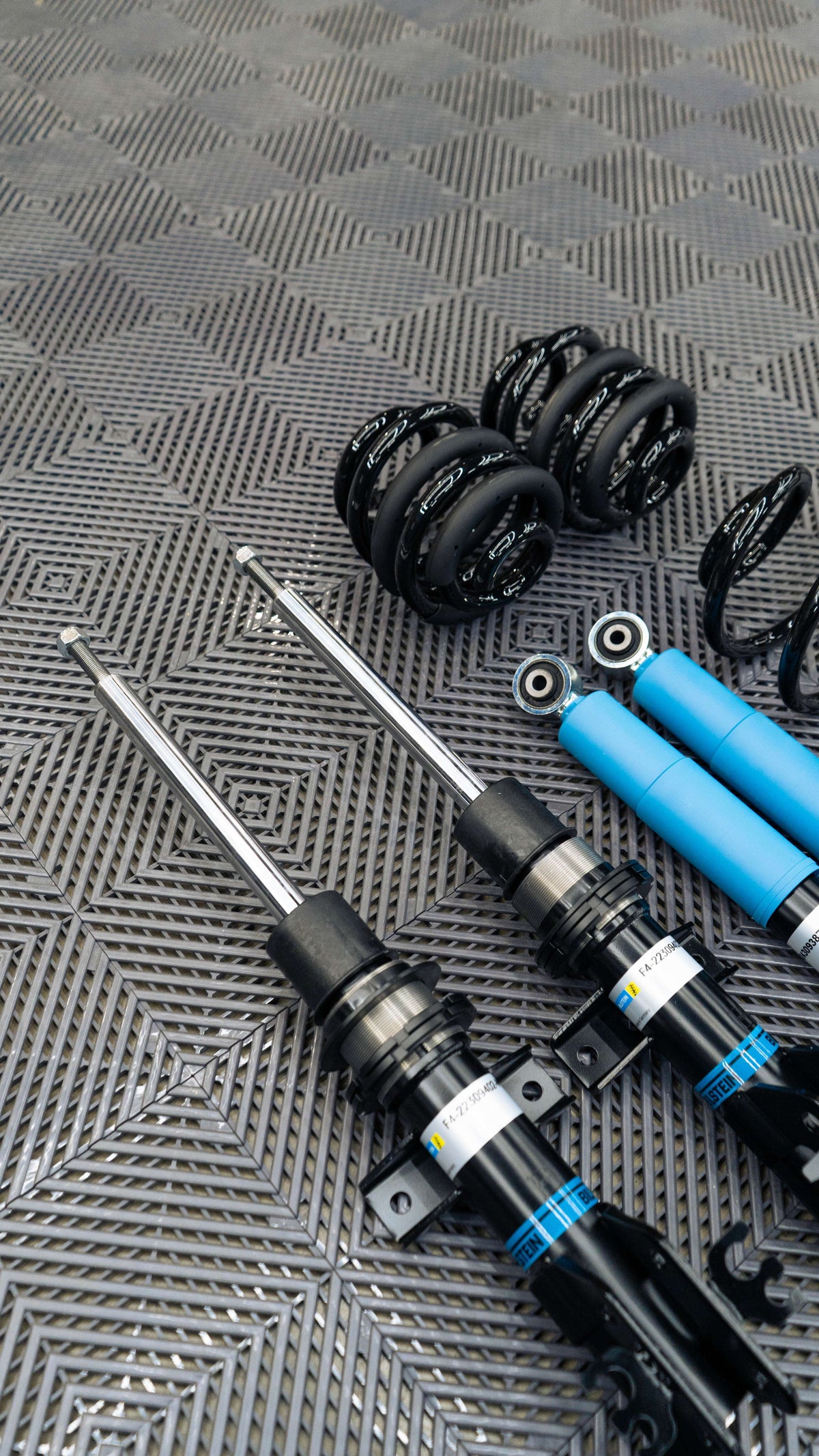 Bilstein B14 Comfort Kit (47-309395) for VW Transporters (T5/T6 T32)