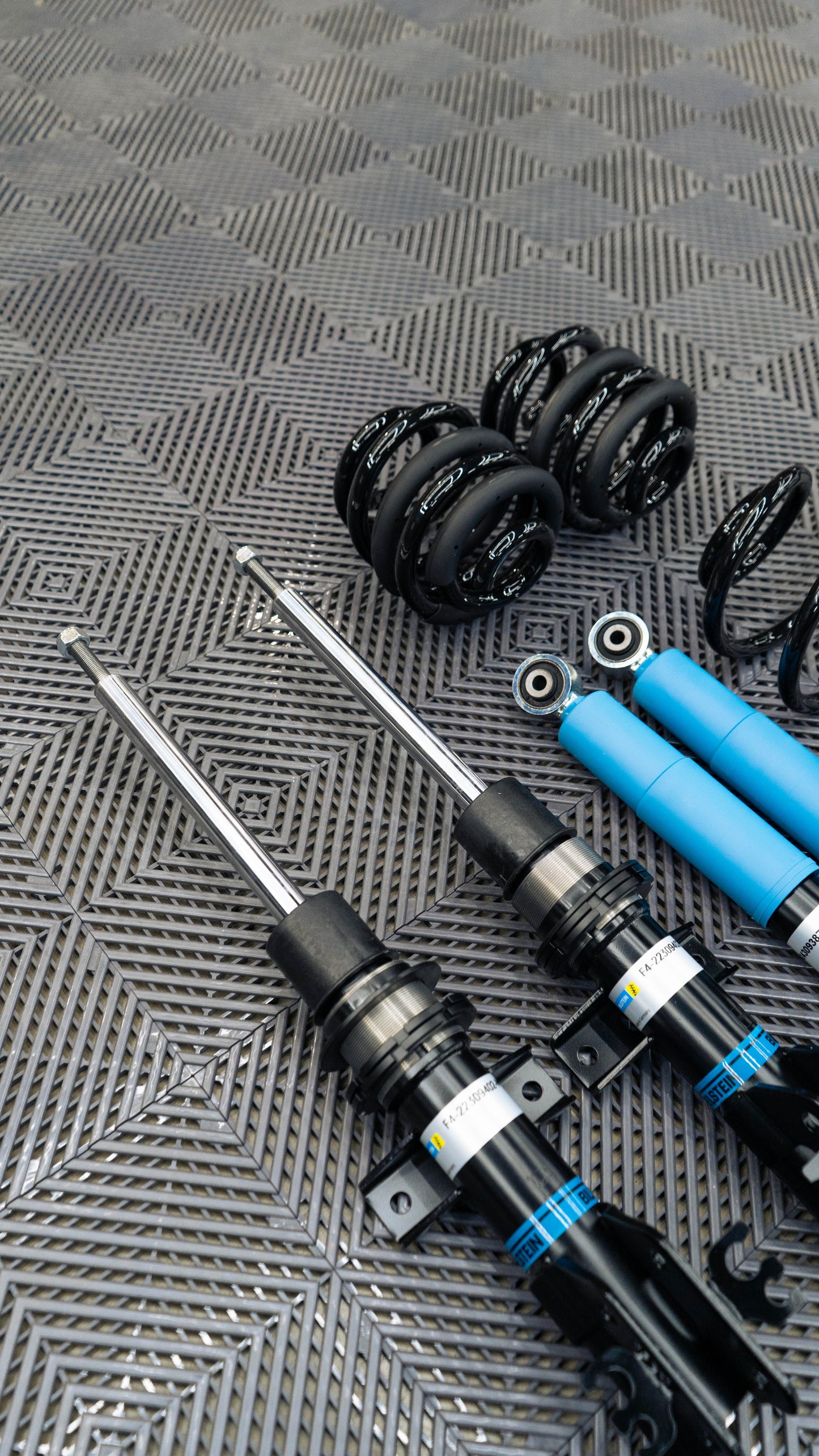 Bilstein B14 Comfort Kit (47-309395) for VW Transporters (T5/T6 T32)