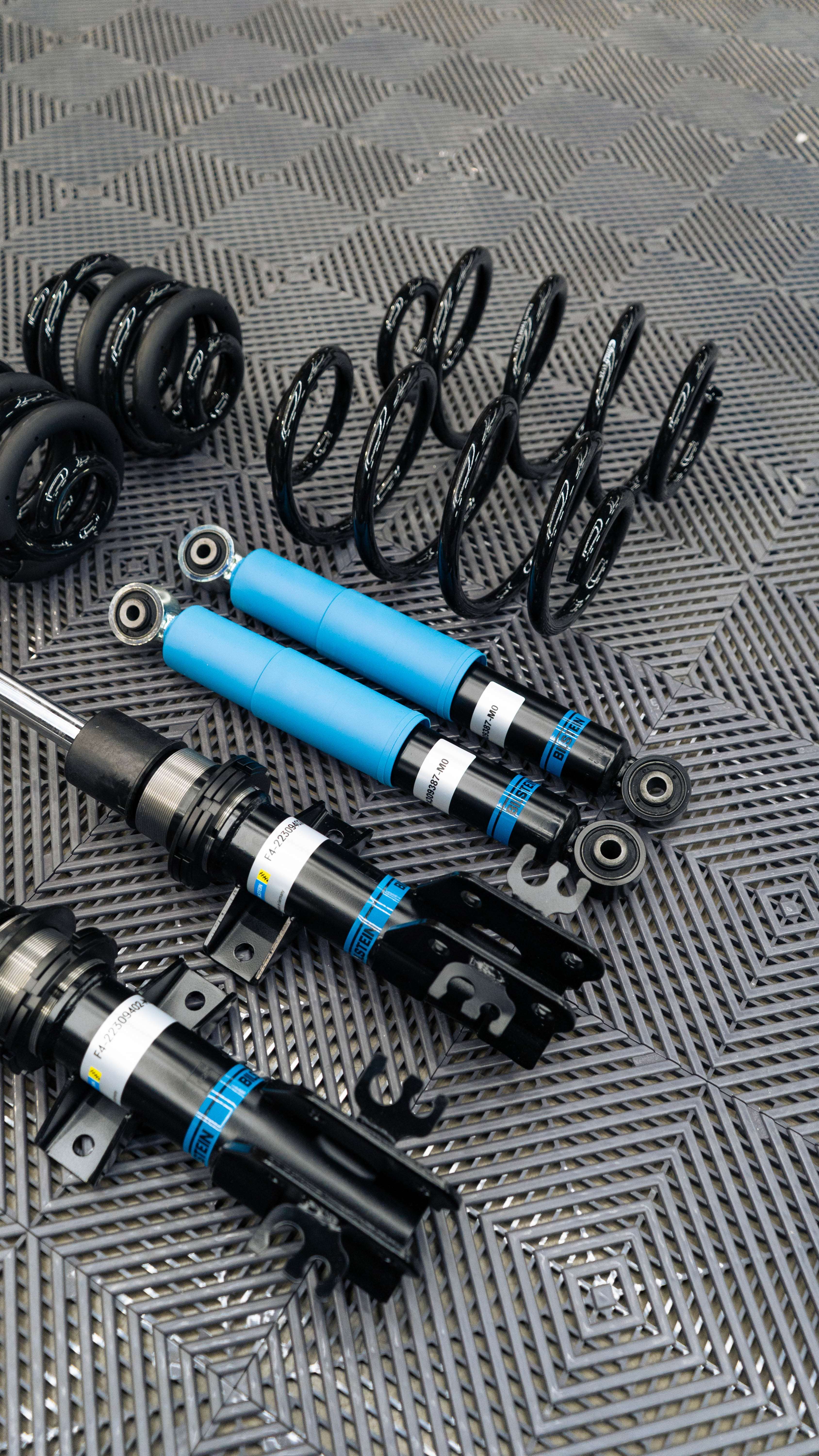 もっちさん専用 Bilstein B14 Coilovers for VW Transporter T5/T6 T32 (47-309395